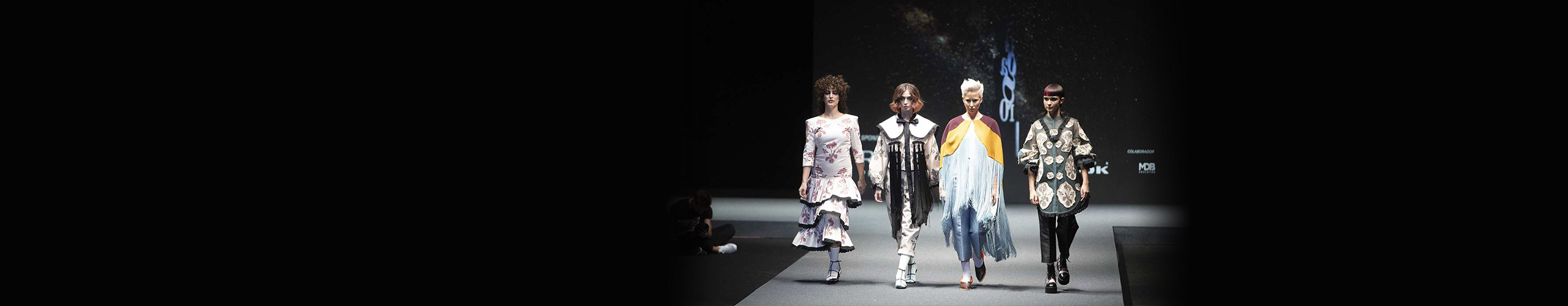 Chica siendo maquillada