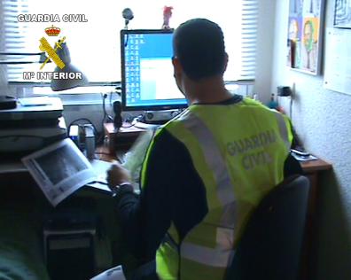 Guardia Civil investigando delitos telemáticos
