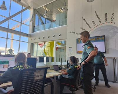 Civil guards working at the National Office for Electronic Receipt of Complaints (ON-RED)
