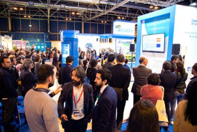 Aqualia stand with visitors.