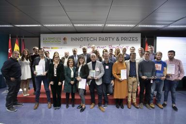 Posado de los premiados a las mejores experiencias docentes en la pasada edición de SIMO EDUCACIÓN