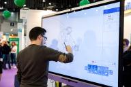 Drawing on an interactive screen