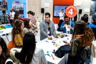 Taller con expositores y visitantes