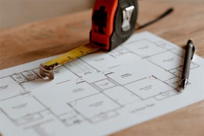 Metro and floor plan of a house