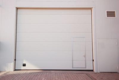El Plan Rehabilita 2026 impulsa la accesibilidad en los edificios de Madrid con ayudas para la instalación de puertas automáticas