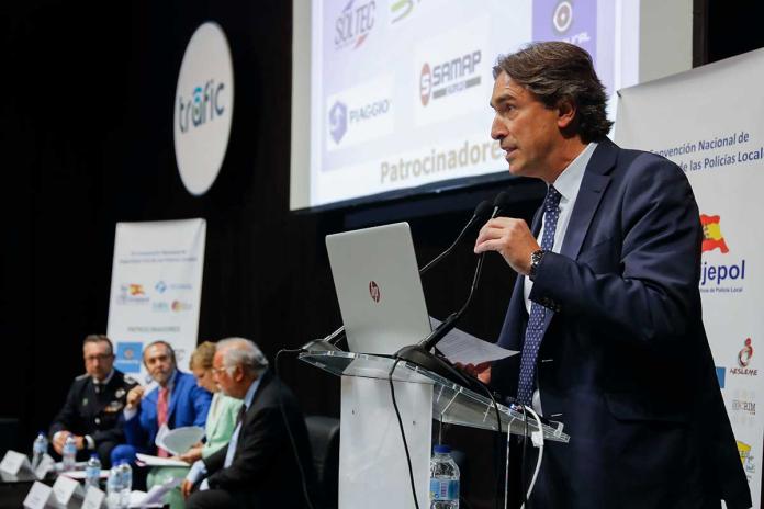 Ponente ofreciendo una charla