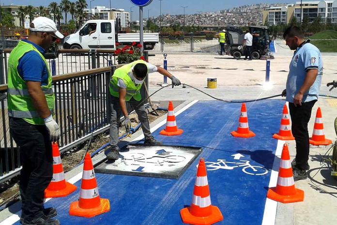 Realizando obras de señalización