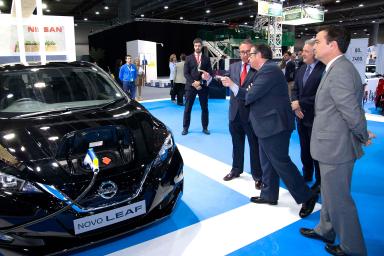The general director of IFEMA watching a Nissan