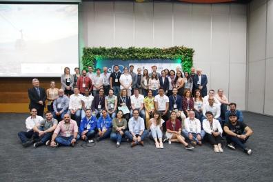 FOTO FAMILIA FORO CIUDADES MEDELLIN
