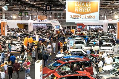vista de uno de los pasillos principales de la feria