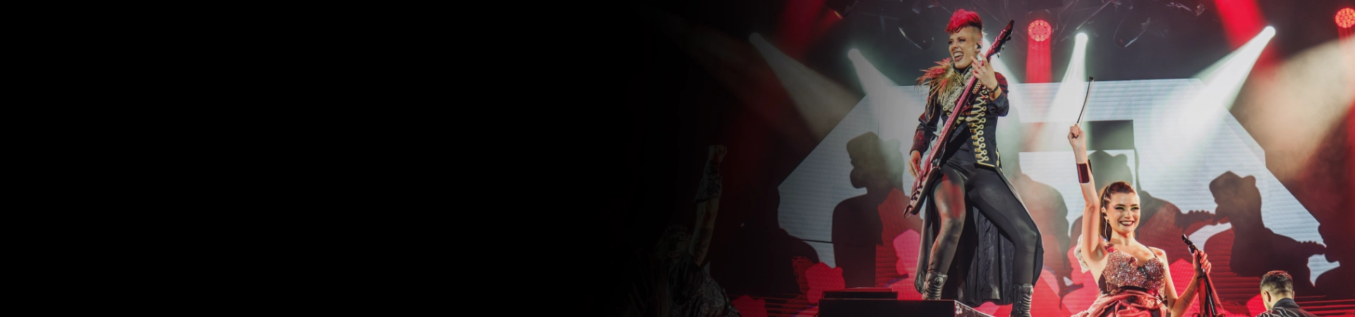 Fotografia de un cantante de WAH mirando a cámara